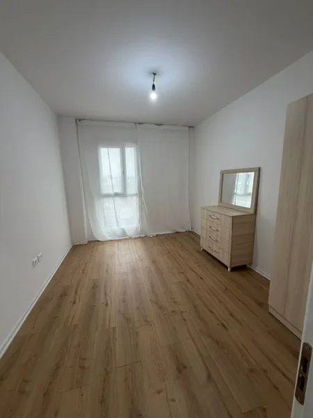 Tirane, jepet me qera apartament 2+1+Ballkon Kati 3, 111 m² 749 € (Rruga Don Bosko)