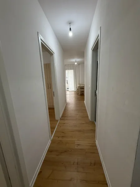 Tirane, jepet me qera apartament 2+1+Ballkon Kati 3, 111 m² 749 € (Rruga Don Bosko)