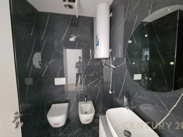 Tirane, jepet me qera zyre Kati 4, 149 m² 1.700 € (Lake view)