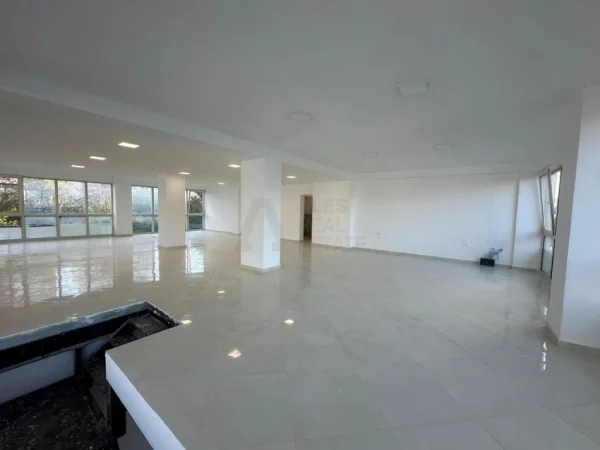 Tirane, jap me qera ambjent biznesi Kati 0, 260 m² 2.600 € (bulevardi zogu 1)