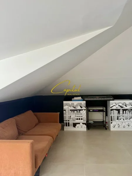 Tirane, jepet me qera apartament 2+1 Kati 1, 175 m² 1.100 € (PALLATI I BRIGADAVE)