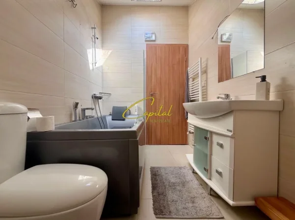 Tirane, jepet me qera apartament 2+1 Kati 1, 175 m² 1.100 € (PALLATI I BRIGADAVE)