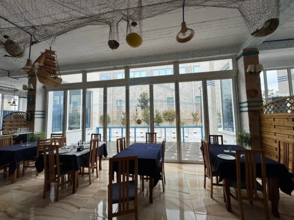 jap me qera Godine  biznesi Kati 3, 1.400 m² 15.000 € (Lunder)