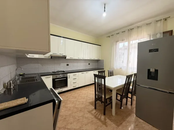 Tirane, jepet me qera shtepi 2+1 Kati 1, 99 m² 400 € (Rrugën “Ferhat Draga” , laprake)