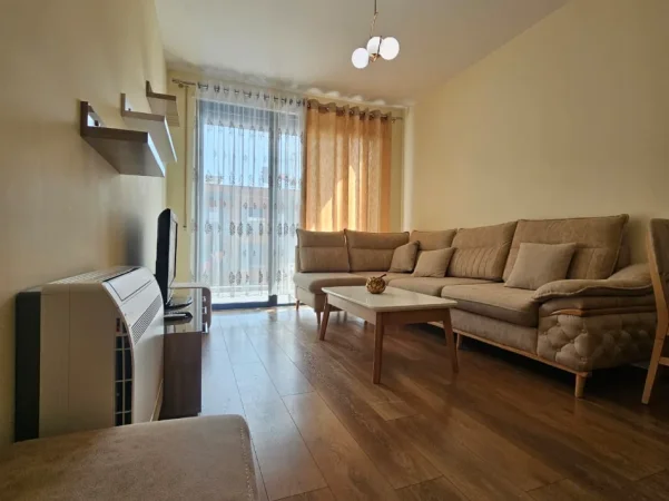 Tirane, jepet me qera apartament 1+1+Ballkon Kati 8, 75 m² 570 € (Rruga Sadik Petrela)