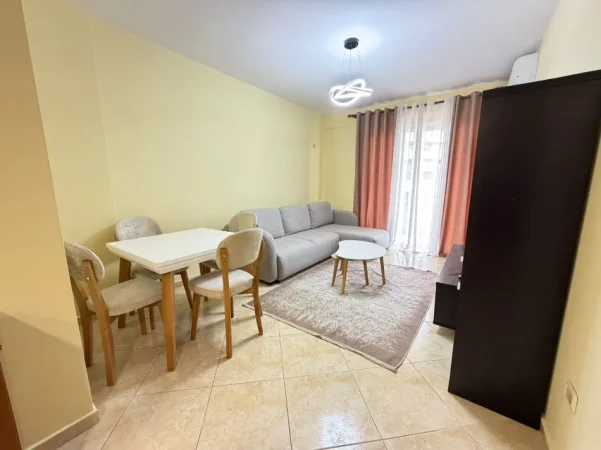 Tirane, jepet me qera apartament 1+1 Kati 4, 70 m² 420 € (prane rrotondos)
