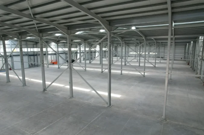 Shqiperi, shitet magazine , 6.200 m² 7.440.000 € (Vorë)