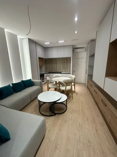 Tirane, jepet me qera apartament 1+1+Ballkon , 71 m² 600 € (Bulevardi Zogu i pare)