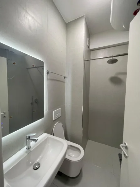 Tirane, jepet me qera apartament 1+1+Ballkon Kati 2, 55 m² 450 € 