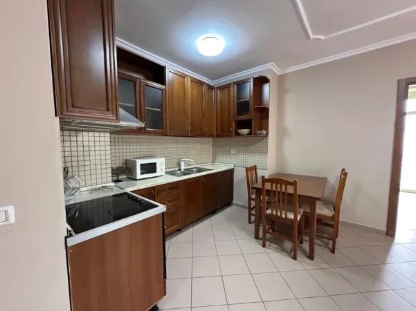 Tirane, jepet me qera apartament 1+1+Ballkon Kati 5, 62 m²55,000Leke  (Rruga e Durresit)