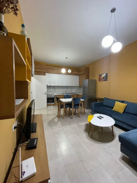 Tirane, jepet me qera apartament 1+1+Ballkon Kati 2, 60 m² 600 € (Square 21)