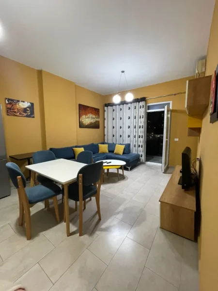 Tirane, jepet me qera apartament 1+1+Ballkon Kati 2, 60 m² 600 € (Square 21)