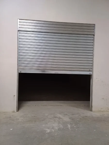 Tirane, jepet me qera magazine Kati -1, 157 m² 1.000 € (Ish Stacioni i Trenit)