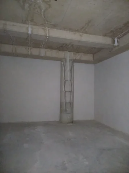 Tirane, jepet me qera magazine Kati -1, 157 m² 1.000 € (Ish Stacioni i Trenit)