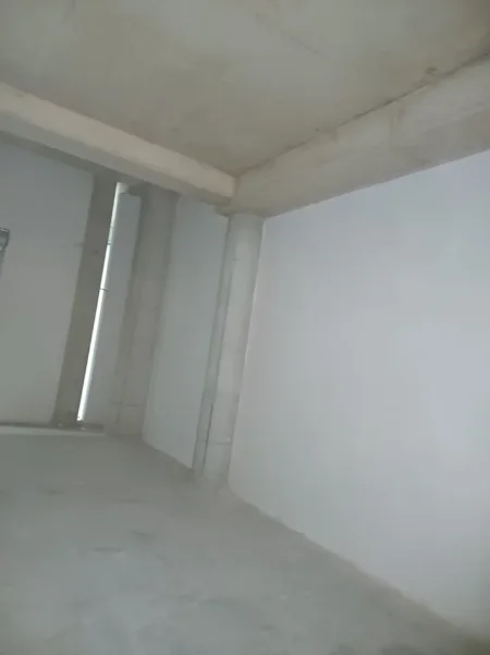 Tirane, jepet me qera magazine Kati -1, 157 m² 1.000 € (Ish Stacioni i Trenit)