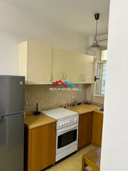 Tirane, jepet me qera apartament 1+1+Ballkon Kati 1, 60 m² 624 € (RRUGA PROKOP MYZEQARI,MINE PEZA)