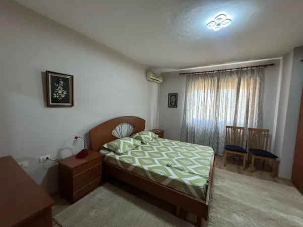 Tirane, jepet me qera apartament 1+1 Kati 10, 600 € 