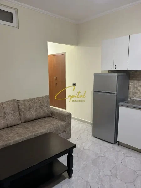 Tirane, jepet me qera apartament 1+1 Kati 3, 60 m² 500 € (SHESHI WILLSON)