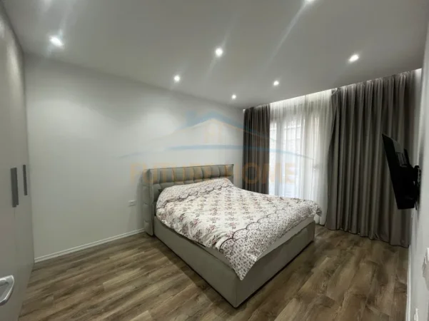 Tirane, jepet me qera apartament 2+1 Kati 1, 75 m² 750 € (Rruga e Bogdaneve)