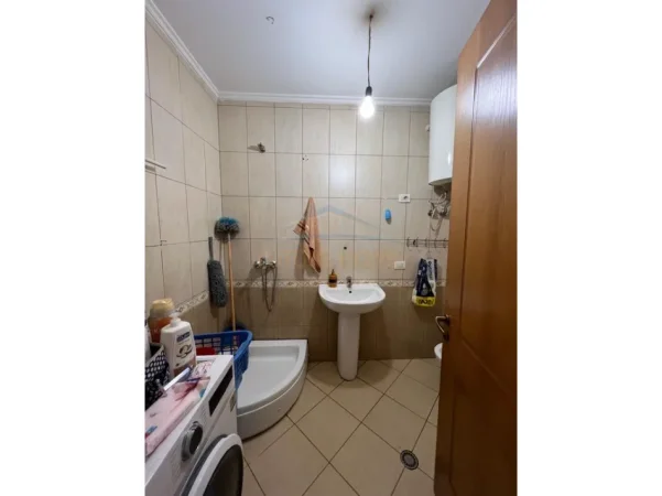 Tirane, shitet apartament 2+1+2+Post Parkimi,  Kati 1, 89 m² 170.000 € (Unaza e Re)