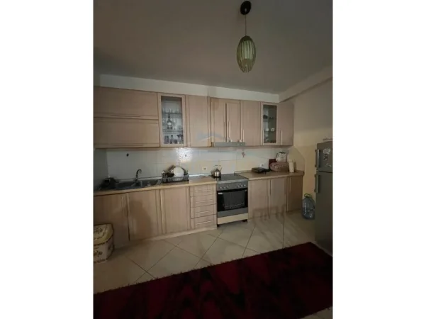 Tirane, shitet apartament 2+1+2+Post Parkimi,  Kati 1, 89 m² 170.000 € (Unaza e Re)