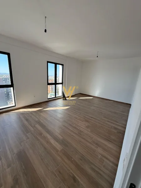 Tirane, jepet me qera zyre Kati 9, 81 m² 520 € (FARMACIA 10)