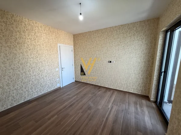 Tirane, jepet me qera zyre Kati 9, 81 m² 520 € (FARMACIA 10)