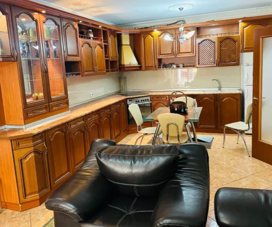 Tirane, jepet me qera apartament 2+1 , 120 m² 700 € 