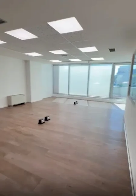 Tirane, jepet me qera zyre Kati 12, 220 m² 6.600 € (GALERIA ETC)