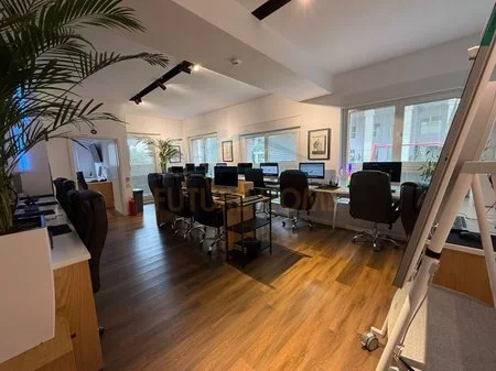 Tirane, shitet ambjent biznesi Kati 0, 257 m² 465.000 € (Kompleksi Mangalem , Tiranë)