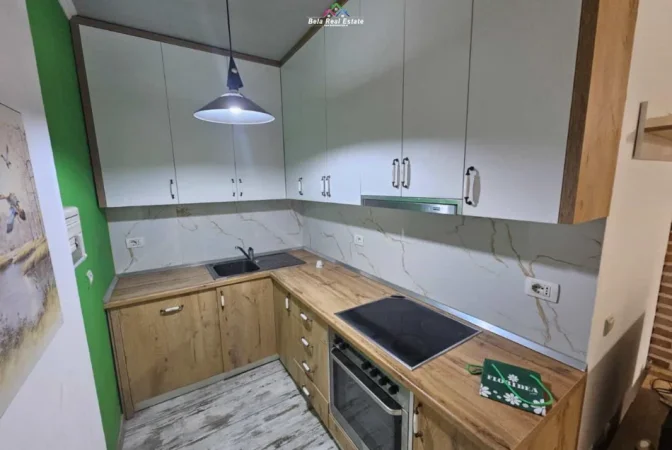 Tirane, jepet me qera apartament 2+1 Kati 8, 100 m² 648 € (prane Gjerman Computers)