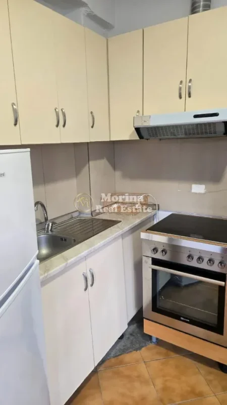 Tirane, jepet me qera shtepi 1+1 Kati 3, 60 m² 350 € (5 Maji)
