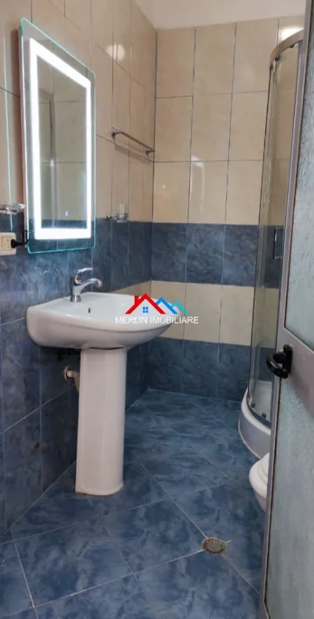 Tirane, jepet me qera apartament 1+1+Ballkon Kati 3, 85 m² (RRUGA ISLAM ALLA,RRUGA E KAVAJES)