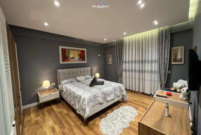 Tirane, jepet me qera apartament 1+1+Ballkon Kati 3, 70 m² 680 € (blloku)