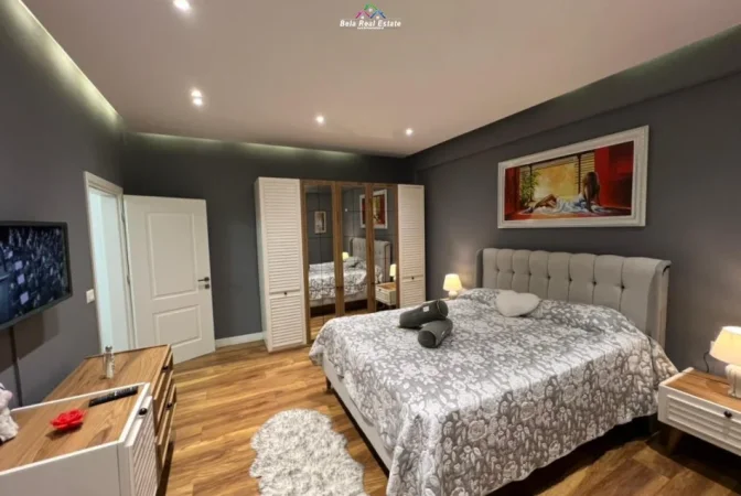 Tirane, jepet me qera apartament 1+1+Ballkon Kati 3, 70 m² 680 € (blloku)