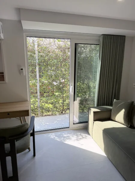 Tirane, jepet me qera garsonier 1+1 Kati 1, 60 m² 350 € (RRUGA 5 MAJI)