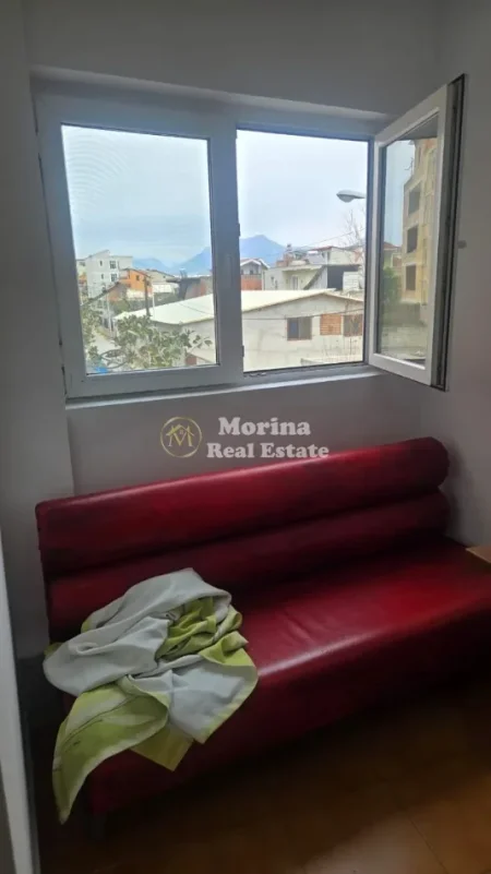 Tirane, jepet me qera shtepi 1+1 Kati 3, 55 m² 350 € (5 Maji)