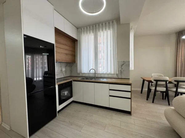 Tirane, jepet me qera apartament 1+1 Kati 2, 80 m² 650 € (RIVER REZIDENCE)
