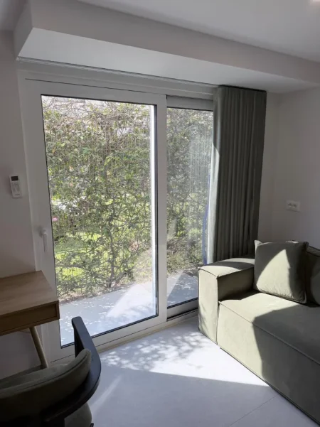 Shqiperi, jepet me qera garsonier 1+1 , 50 m² 350 € (Rr Dervish Luzha)