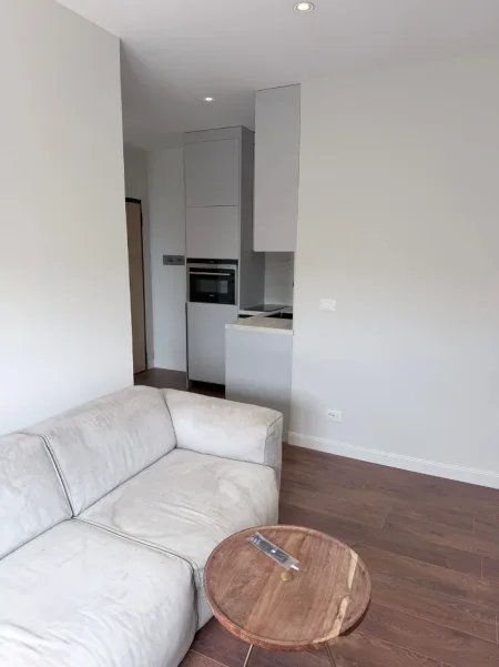 Tirane, jepet me qera apartament 1+1+Ballkon Kati 2, 70 m² 470 € (RRUGA 5 MAJI)