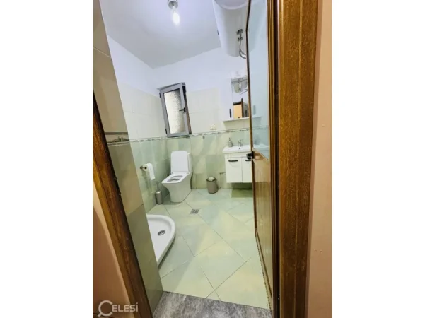 Tirane, jepet me qera apartament 1+1+Ballkon Kati 5, 90 m² 700 € (tirana e re, rruga gjik kuqali)