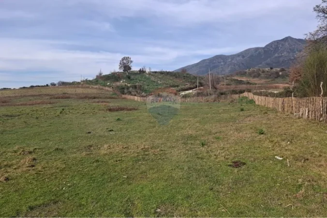 Radhime - Orikum, shitet toke bujqesore , 12.000 m² (Tragjas, Vlore)