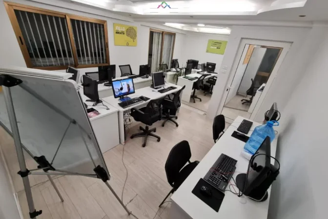 Tirane, jepet me qera zyre Kati 2, 123 m² 850 € (blloku)