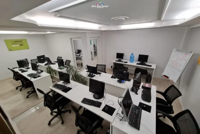 Tirane, jepet me qera zyre Kati 2, 123 m² 850 € (blloku)