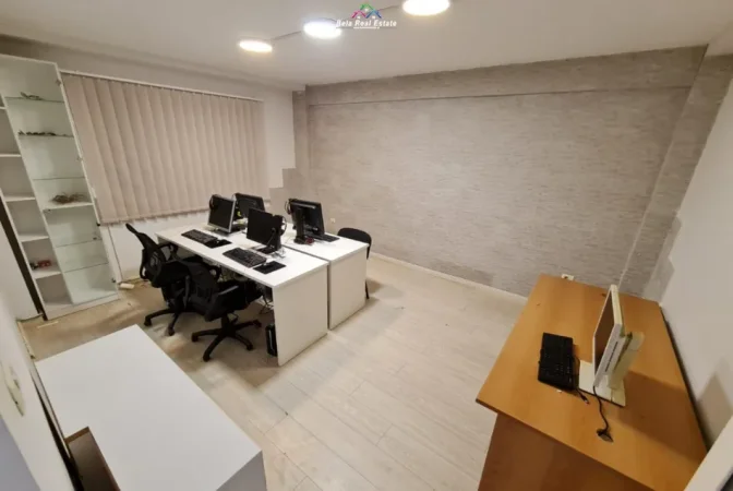 Tirane, jepet me qera zyre Kati 2, 123 m² 850 € (blloku)