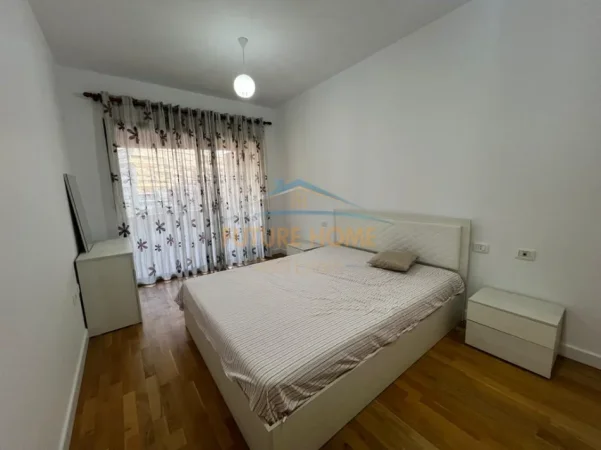 Tirane, jepet me qera apartament 2+1 , 100 m² 600 € (Unaza e re)