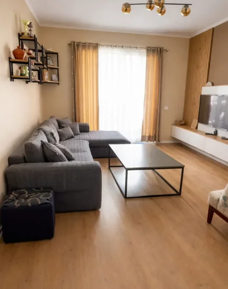Tirane, jepet me qera apartament 3+1 , 110 m² 650 € 