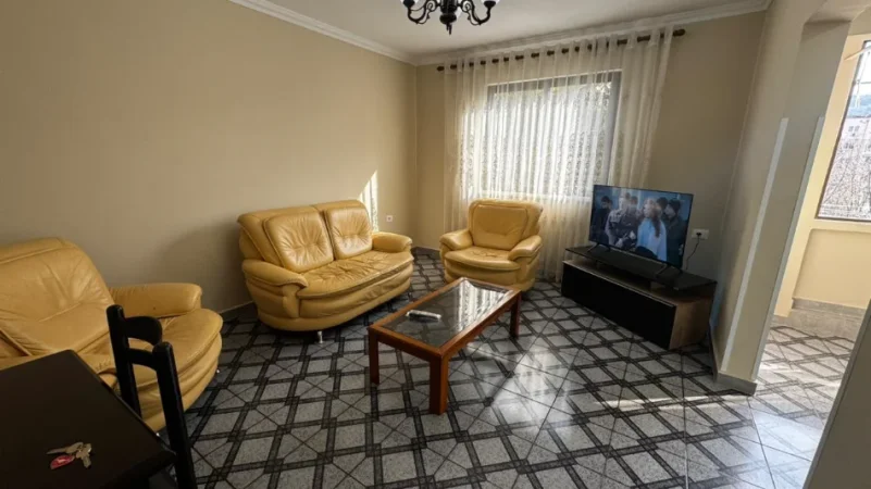 Tirane, jepet me qera apartament 1+1 Kati 3, 70 m² 450 € (Rruga Irfan Tomini)