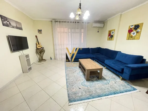 Tirane, jepet me qera apartament 1+1+Ballkon Kati 3, 65 m² 620 € (SELVIA)