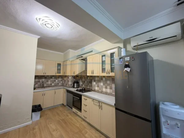 Tirane, shitet apartament 2+1+Ballkon Kati 2, 122 m² 185.000 € (unaza e re)